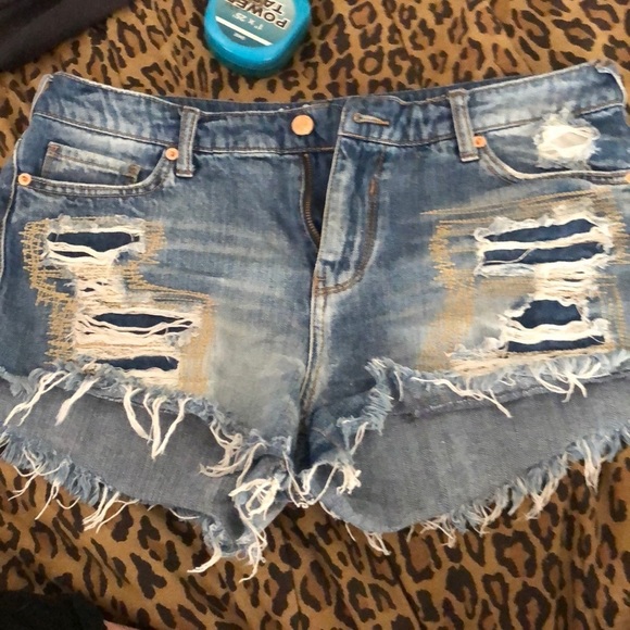 Merona  size 12 distressed blue Jean shorts, with stretch NWOT - Picture 3 of 8